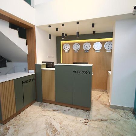 Hotel Royal Blooms 벵갈루루 외부 사진