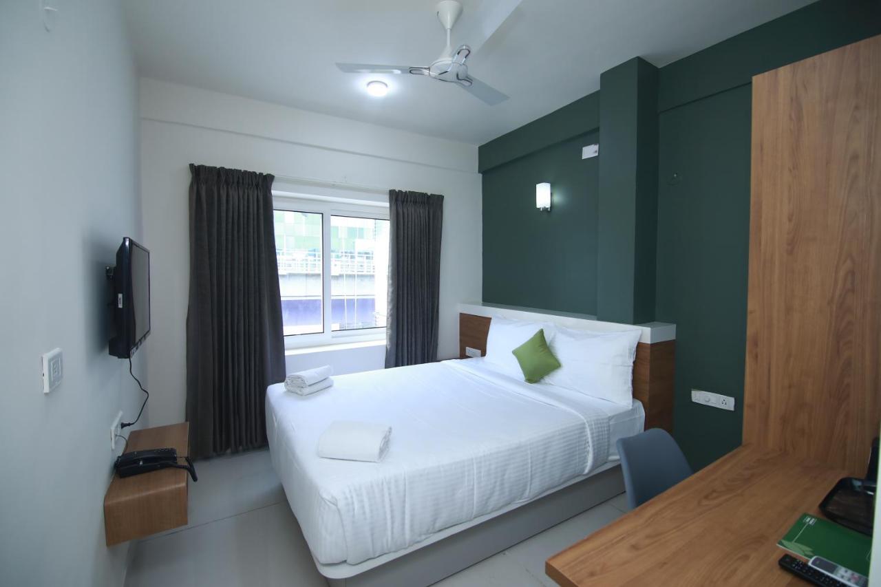 Hotel Royal Blooms 벵갈루루 외부 사진